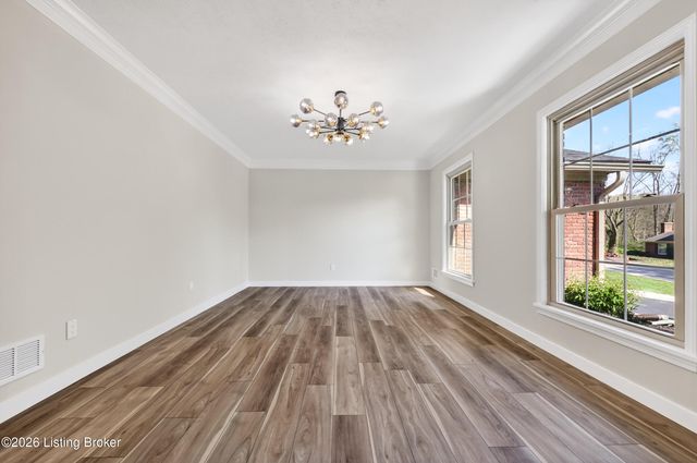 9206 Lakeridge Dr, Louisville, KY 40272