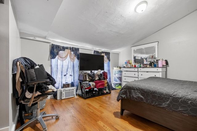 117 Winnisimmet St, Chelsea, MA 02150