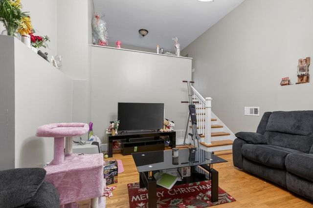 117 Winnisimmet St, Chelsea, MA 02150
