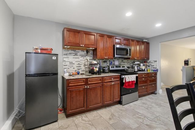 117 Winnisimmet St, Chelsea, MA 02150