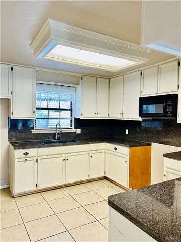 909 S 16th Avenue, Edinburg, TX 78539