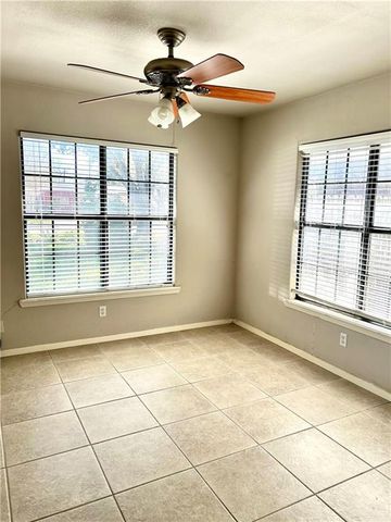 909 S 16th Avenue, Edinburg, TX 78539