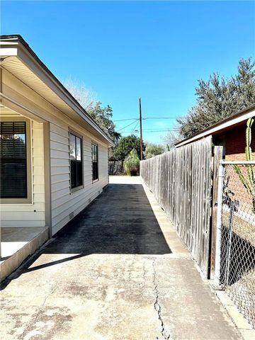 909 S 16th Avenue, Edinburg, TX 78539