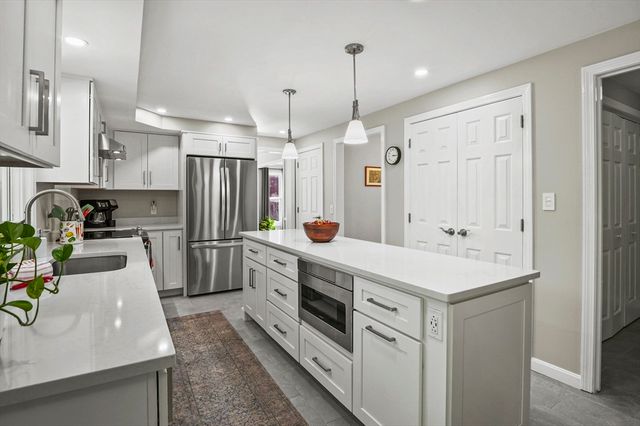 45 Stoney Hill Rd, Shrewsbury, MA 01545