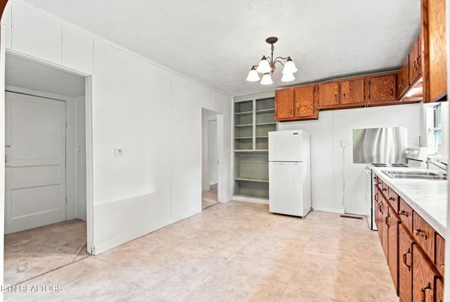 4317 Fulton Rd, Corryton, TN 37721