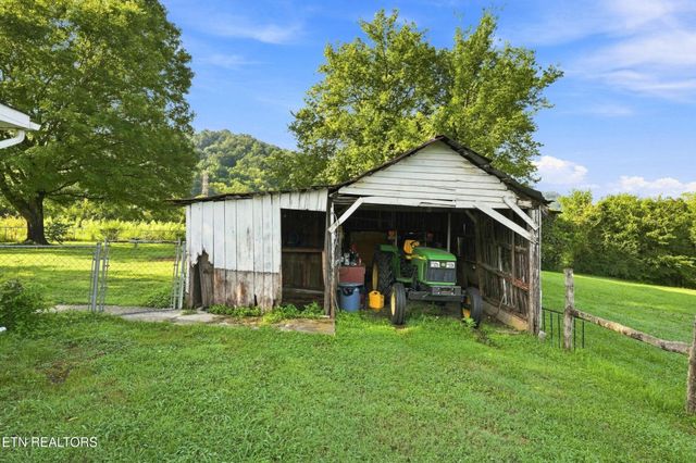 4317 Fulton Rd, Corryton, TN 37721