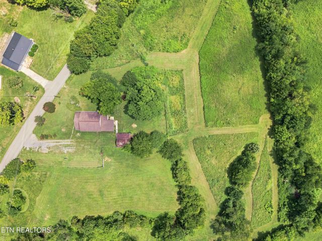 4317 Fulton Rd, Corryton, TN 37721