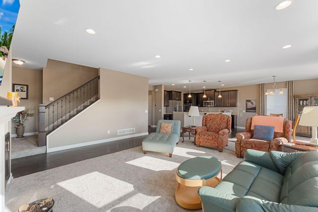 4014 Holasek Path, Chaska, MN 55318