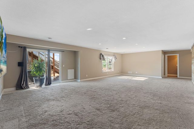 4014 Holasek Path, Chaska, MN 55318