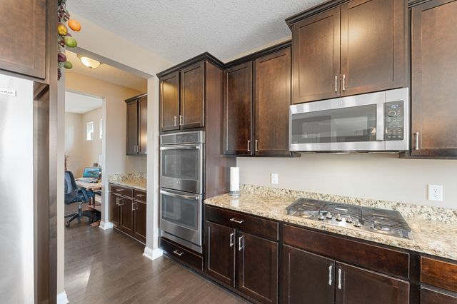 4014 Holasek Path, Chaska, MN 55318