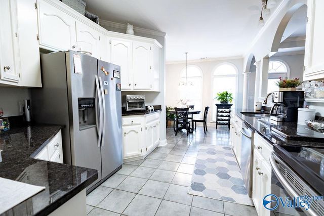 2606 Edgerton Drive SE, Owens Cross Roads, AL 35763