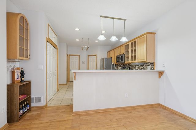 13750 54th Avenue N 106, Plymouth, MN 55446