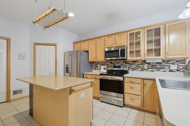 13750 54th Avenue N 106, Plymouth, MN 55446