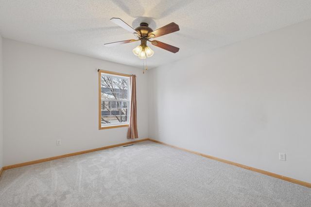 13750 54th Avenue N 106, Plymouth, MN 55446