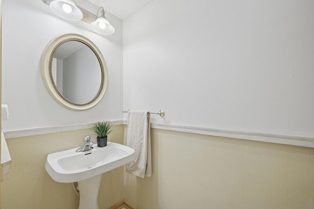 13750 54th Avenue N 106, Plymouth, MN 55446