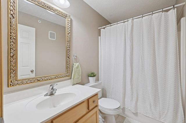 13750 54th Avenue N 106, Plymouth, MN 55446