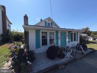 6 OAKLAND AVE, Lewistown, PA 17044