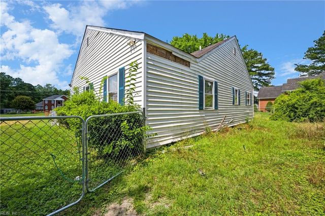 2261 Shipyard RD, Chesapeake, VA 23323