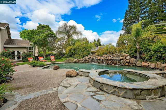 135 Crestridge Dr, Danville, CA 94506