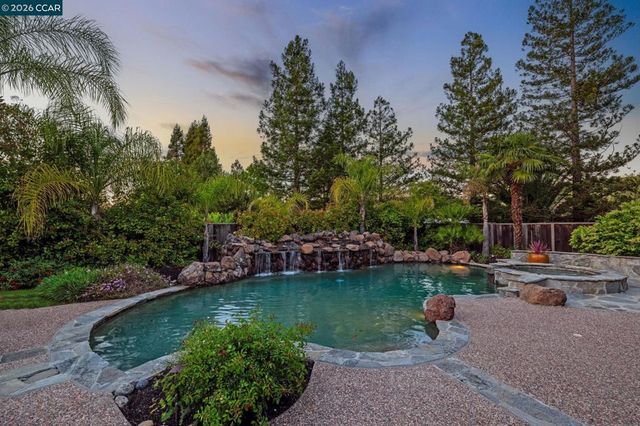 135 Crestridge Dr, Danville, CA 94506