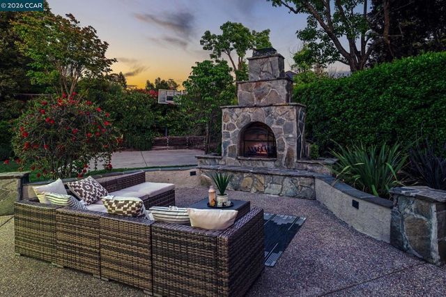 135 Crestridge Dr, Danville, CA 94506