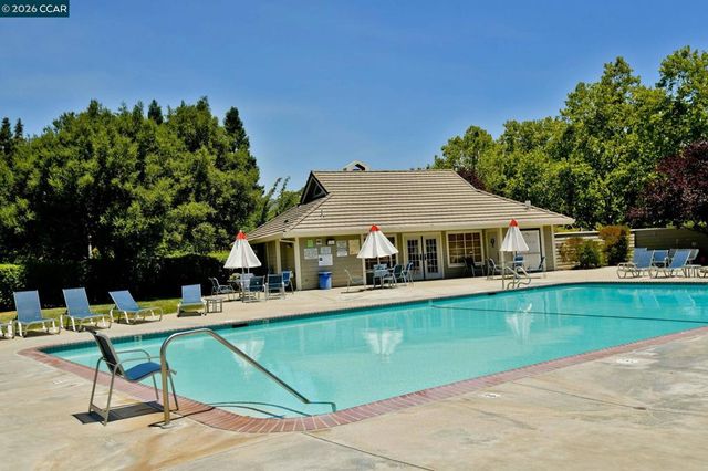 135 Crestridge Dr, Danville, CA 94506