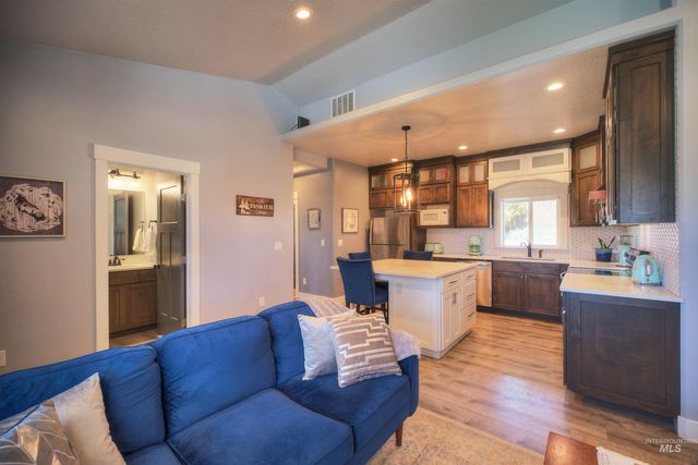 11 6th Street, Middleton, ID 83644