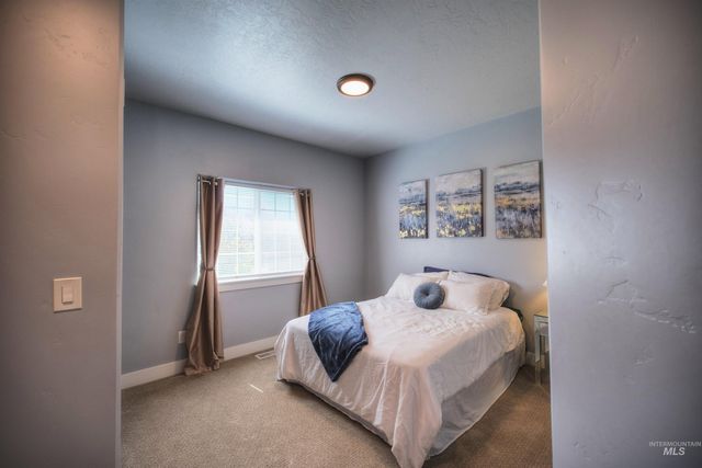 11 6th Street, Middleton, ID 83644