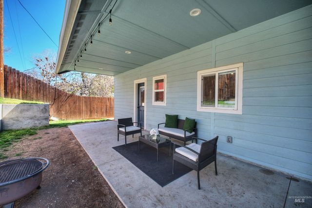 11 6th Street, Middleton, ID 83644