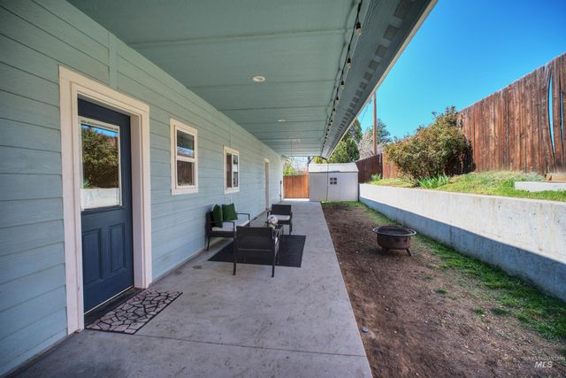 11 6th Street, Middleton, ID 83644