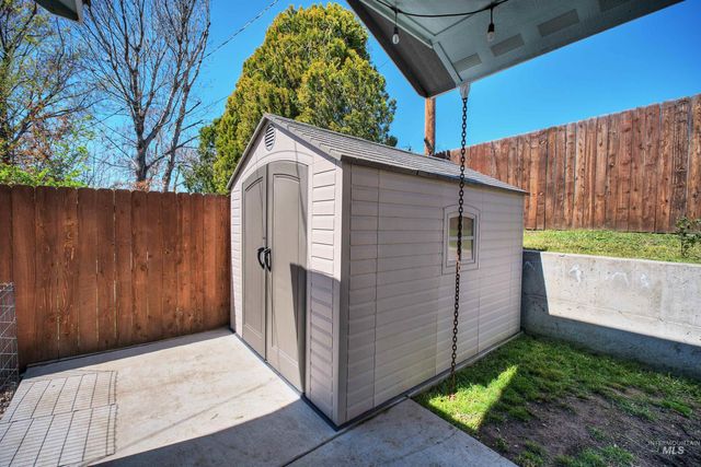 11 6th Street, Middleton, ID 83644