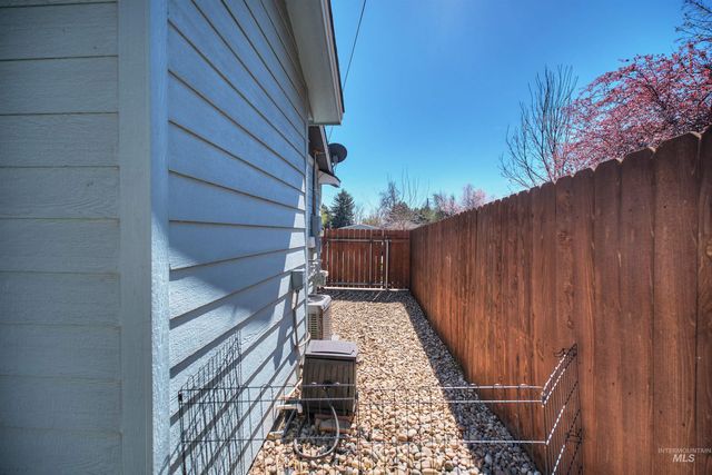 11 6th Street, Middleton, ID 83644