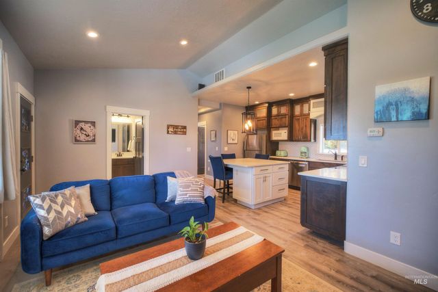 11 6th Street, Middleton, ID 83644