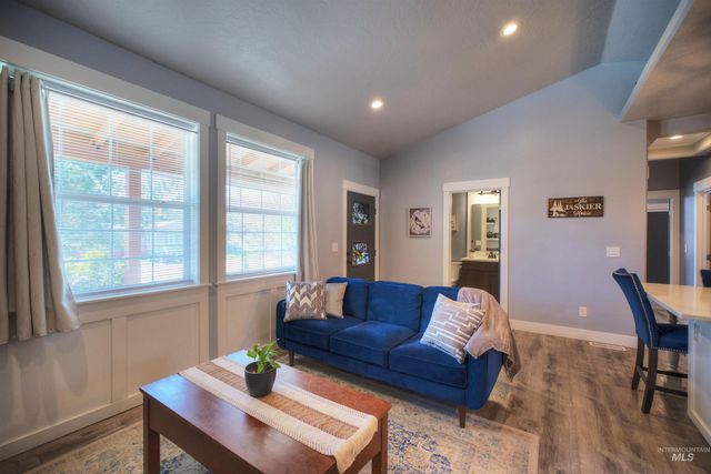 11 6th Street, Middleton, ID 83644