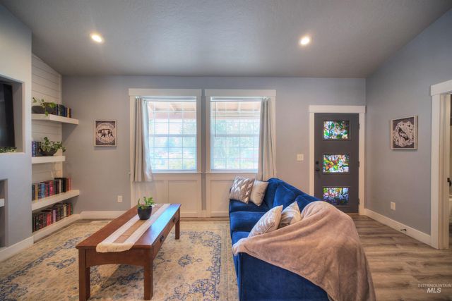 11 6th Street, Middleton, ID 83644