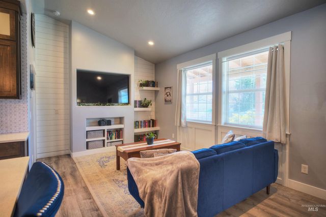 11 6th Street, Middleton, ID 83644