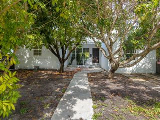 8942 Carlyle Avenue, Surfside, FL 33154