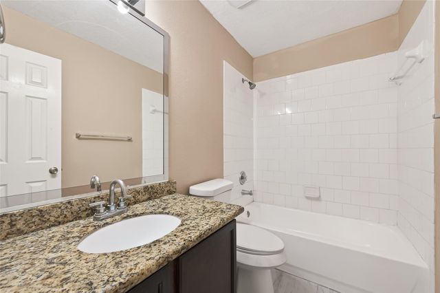 15007 Sugar Sands Drive, Sugar Land, TX 77498