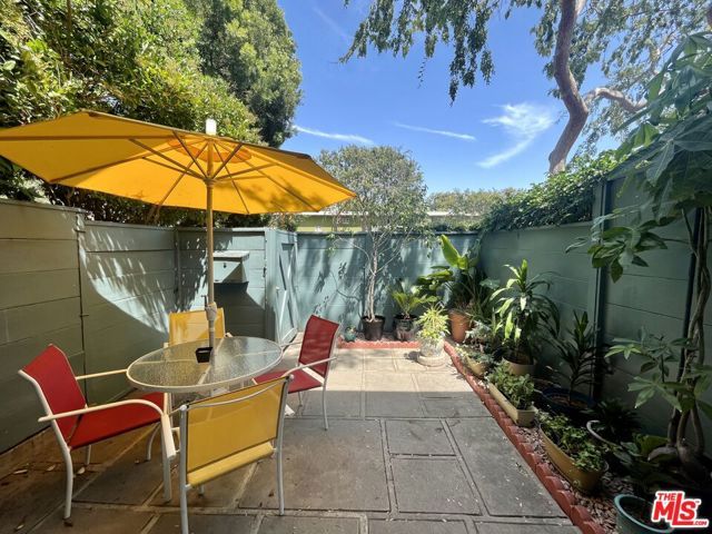 5456 Village Green, Los Angeles, CA 90016
