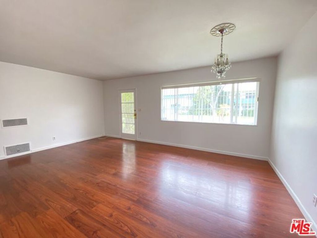 5456 Village Green, Los Angeles, CA 90016