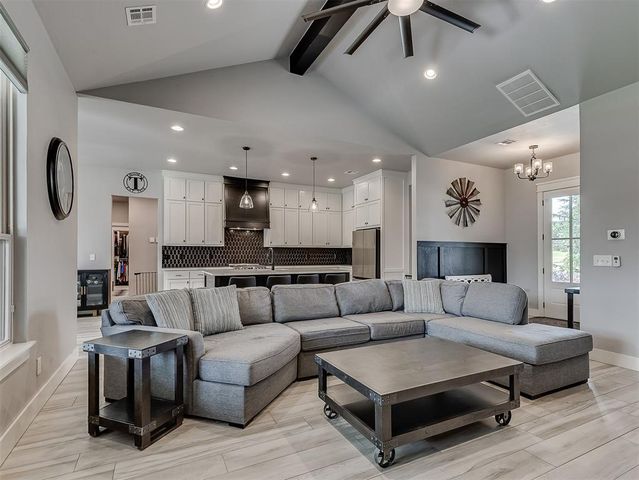 1662 Shaylee Lane, Choctaw, OK 73020