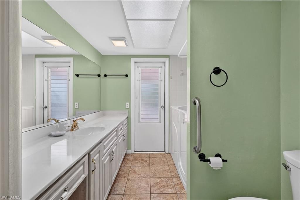 Image 22 of property listing at 102 SE 38th TER, Cape Coral, FL 33904