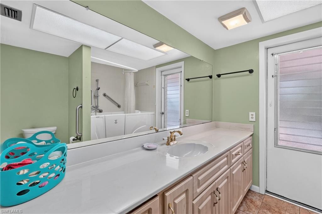 Image 23 of property listing at 102 SE 38th TER, Cape Coral, FL 33904