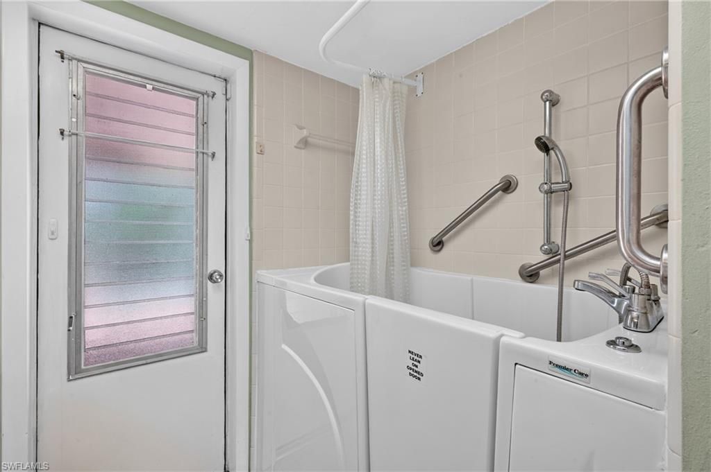 Image 24 of property listing at 102 SE 38th TER, Cape Coral, FL 33904