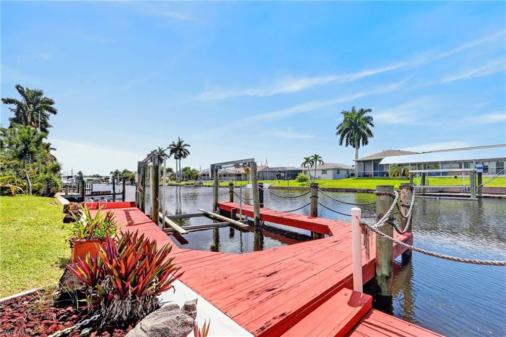 Image 46 of property listing at 102 SE 38th TER, Cape Coral, FL 33904