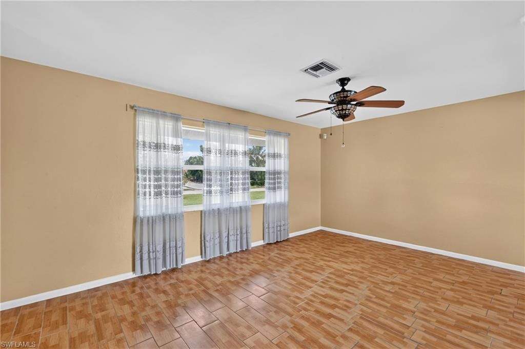 Image 8 of property listing at 102 SE 38th TER, Cape Coral, FL 33904