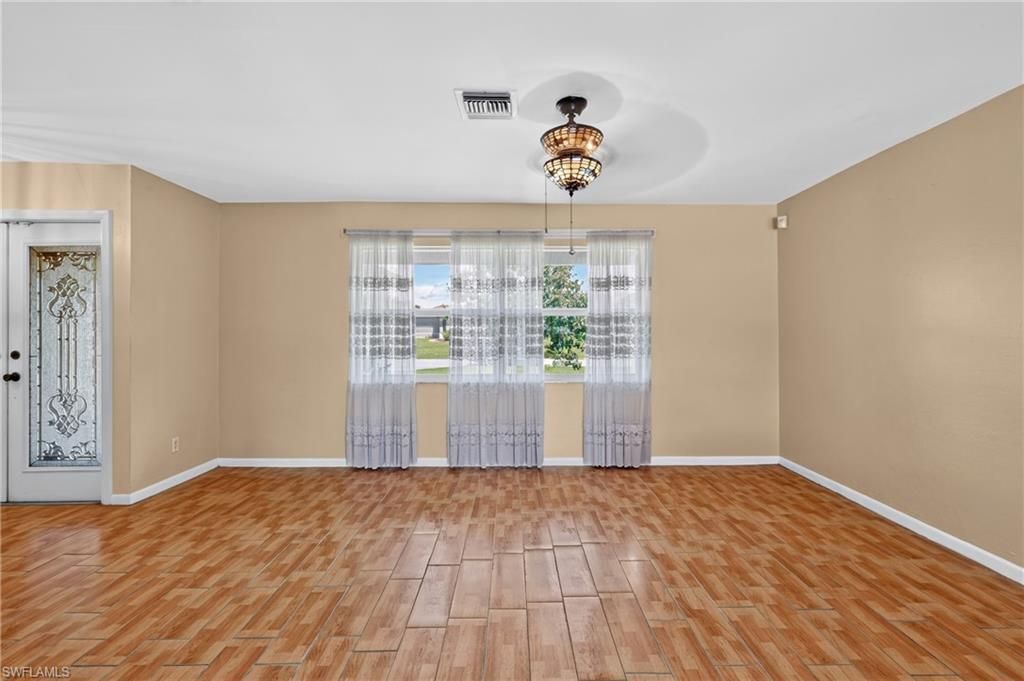 Image 9 of property listing at 102 SE 38th TER, Cape Coral, FL 33904