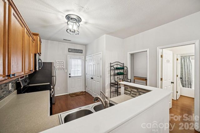 2731 Meadow Knoll Drive, Charlotte, NC 28269