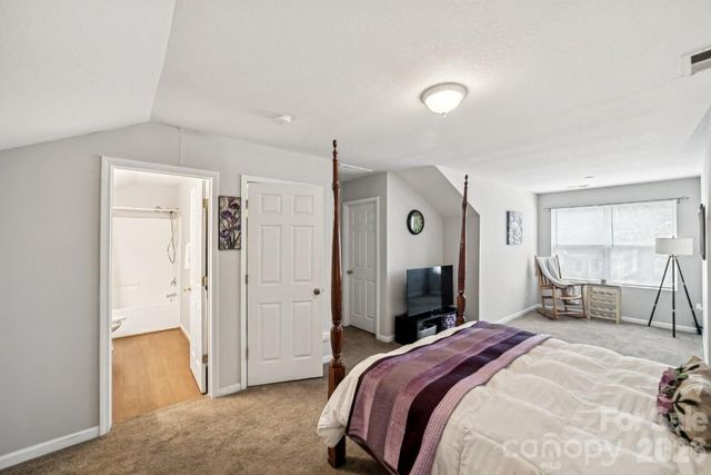 2731 Meadow Knoll Drive, Charlotte, NC 28269