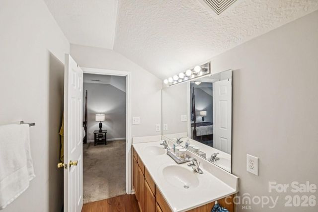 2731 Meadow Knoll Drive, Charlotte, NC 28269